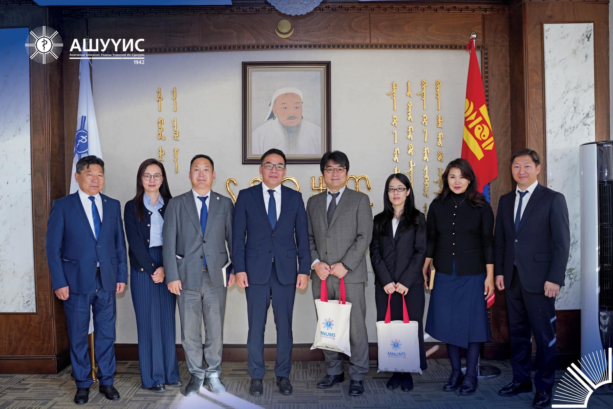 ЯПОНЫ ОЛОН УЛСЫН ХАМТЫН АЖИЛЛАГААНЫ БАЙГУУЛЛАГА (JICA)-ЫН ТӨЛӨӨЛӨГЧДИЙГ АШУҮИС-ИЙН УДИРДЛАГУУД ХҮЛЭЭН АВЧ, ЦААШДЫН ХАМТЫН АЖИЛЛАГААНЫ ТАЛААР САНАЛ СОЛИЛЦЛОО