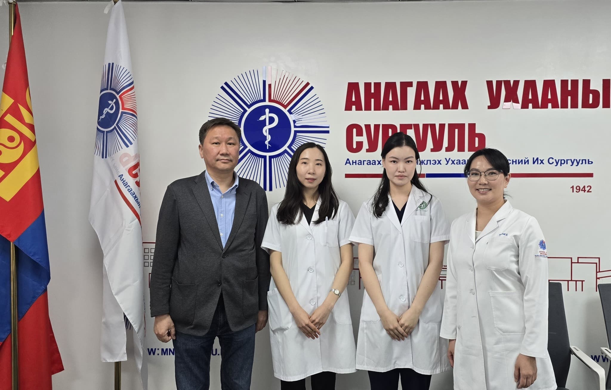 АШУҮИС, ЯПОН УЛСЫН IUHW ИХ СУРГУУЛИЙН ХАМТАРСАН ОЮУТАН СОЛИЛЦООНЫ ХӨТӨЛБӨР АМЖИЛТТАЙ ХЭРЭГЖИЖ БАЙНА