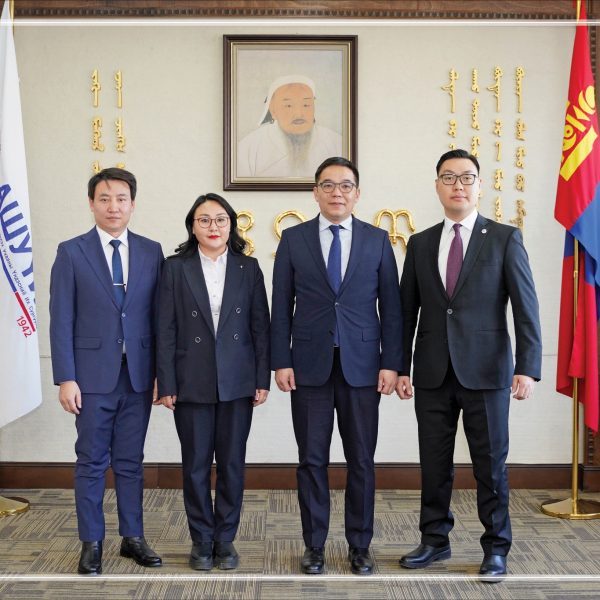 АШУҮИС-ИЙН ГАЗРЫН ДАРГА НАР ТОМИЛОГДЛОО