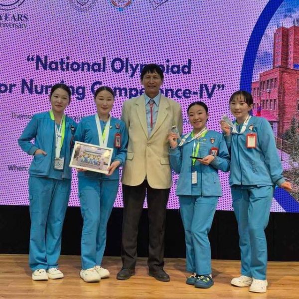 СУВИЛАХУЙН УЛСЫН УР ЧАДВАРЫН IV-Р ОЛИМПИАДАД ГОВЬ-АЛТАЙ АУС-ИЙН БАГШ, ОЮУТНУУД АМЖИЛТТАЙ ОРОЛЦЛОО