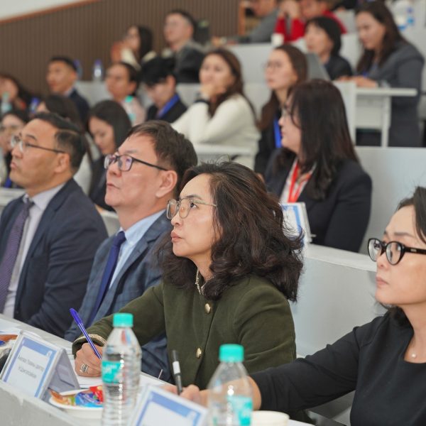 АШУҮИС-ийн ЭРДМИЙН ЧУУЛГАН 67 НҮҮР АМ СУДЛАЛЫН САЛБАР ХУРАЛДААН АМЖИЛТТАЙ БОЛЛОО