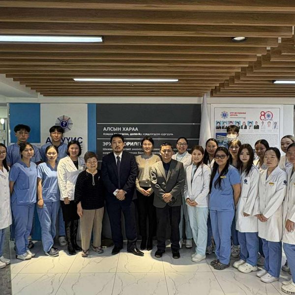 ЯПОН УЛСЫН ТОКУШИМАГИЙН ИХ СУРГУУЛИЙН ХҮНДЭТ ПРОФЕССОР НИШИНО МИЗУХО НАСС-ИЙН НҮҮР АМНЫ ЭРҮҮЛ АХУЙН АНГИЙН ОЮУТНУУДАД СУРГАЛТ, УУЛЗАЛТ ЗОХИОН БАЙГУУЛЛАА