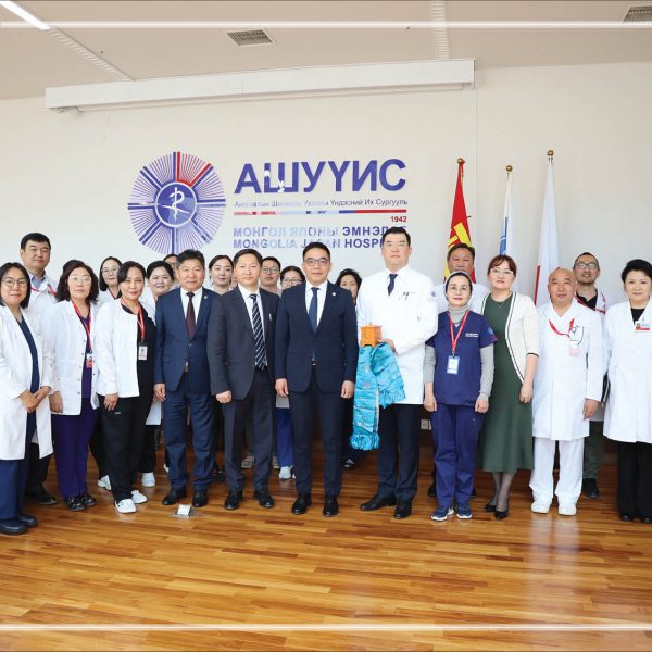 АШУҮИС-ИЙН МОНГОЛ-ЯПОНЫ ЭМНЭЛГИЙН ЗАХИРЛААР АУ-НЫ ДОКТОР П.БАЯСГАЛАНГ ТОМИЛЛОО