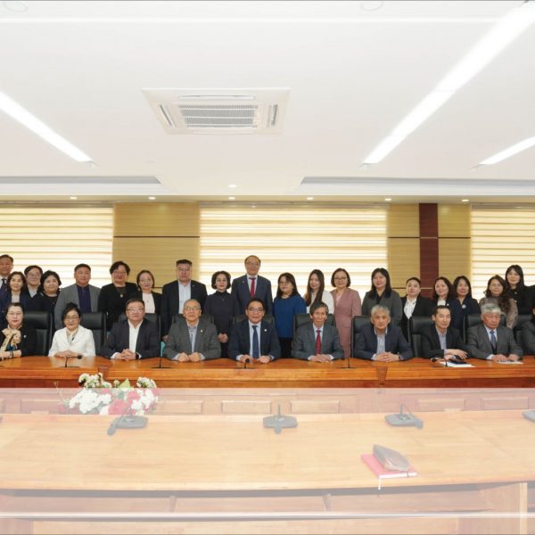 БОЛОВСРОЛЫН САЙДЫН 2025 ОНЫ 2-Р САРЫН 21-НИЙ ӨДРИЙН А/91 ДУГААР ТУШААЛААР ШИНЭЧЛЭН БАТЛАГДСАН АНАГААХ УХААНЫ ДОКТОРЫН ЗЭРЭГ ХАМГААЛУУЛАХ ЗӨВЛӨЛ ЭХНИЙ ХУРАЛДААНАА ХИЙЛЭЭ