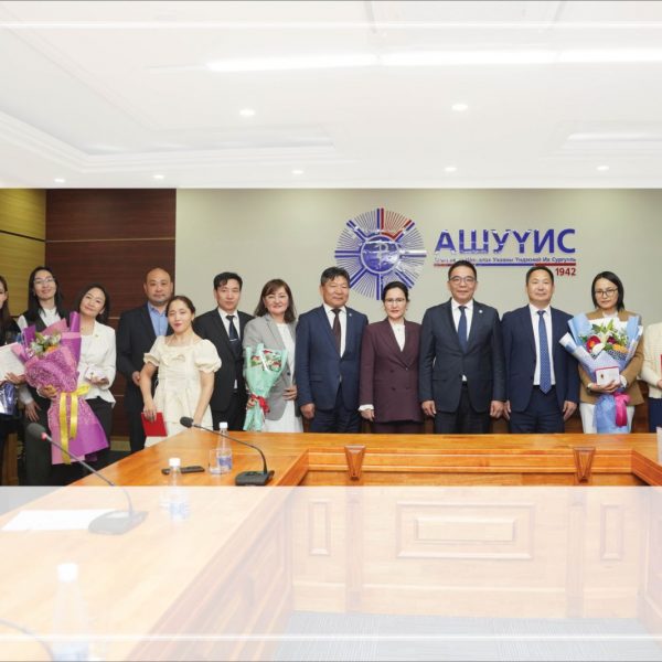 САЛБАРЫН ТЭРГҮҮН, ЖУУХААР ШАГНАГДСАН ЭРХЭМ БАГШ, СУВИЛАГЧ НАРТАА БАЯР ХҮРГЭЖ АМЖИЛТ ХҮСЬЕ