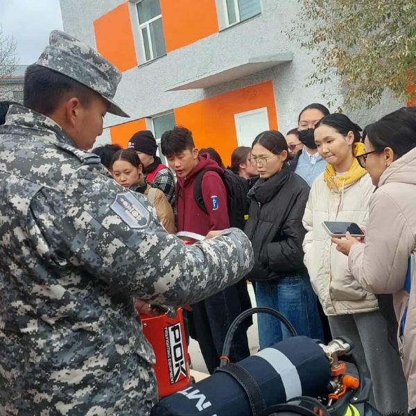 ГАМШГИЙН ЭРСДЭЛИЙГ БУУРУУЛАХ ОЛОН УЛСЫН ӨДӨР-ийг тохиолдуулан Онцгой байдлын ерөнхий газраас үзүүлэх сургалтыг Архангай аймаг дахь АШУҮИС-ийн Сувилахуйн сургуулийн багш, ажилтан албан хаагчид, эмнэлгийн мэргэжилтнүүд болон нийт оюутнуудыг хамруулан зохион байгууллаа