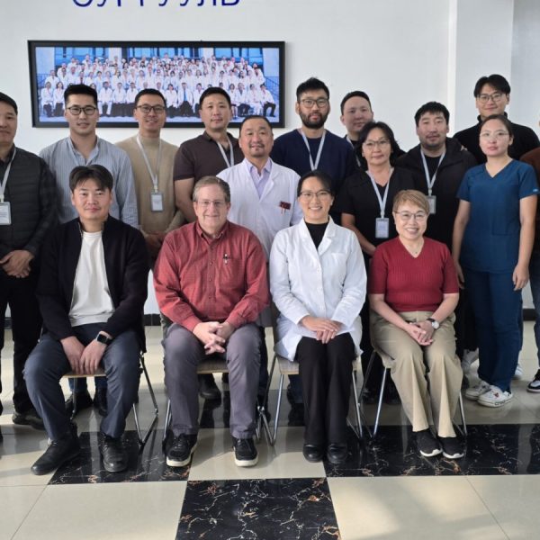 АШУҮИС-ИЙН АНАГААХ УХААНЫ СУРГУУЛЬ ДЭЭР АМЕРИКИЙН МЭС ЗАСАЛЧ ЭМЧ НАРЫН НИЙГЭМЛЭГИЙН АЛБАН ЁСНЫ ЭРХТЭЙ “ГЭМТЭГСДИЙГ АВРАХ ЛАВШРУУЛСАН ТУСЛАМЖ”ОЛОН УЛСЫН СУРГАЛТ ЗОХИОН БАЙГУУЛАГДЛАА