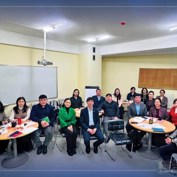 АШУҮИС-ИЙН ТЭНХИМИЙН ЭРХЛЭГЧ НАР СУРГАЛТАД ХАМРАГДЛАА