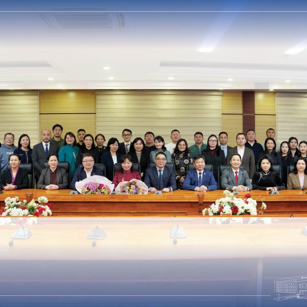 XVII ДУГААР ЖАРНЫ ГАЛ МОРИН ЖИЛИЙН САР ШИНИЙН БОСГОН ДЭЭР АШУҮИС-ИЙН МАУОУС-ИЙН ДОТОР ӨВЧИН СУДЛАЛЫН ТЭНХИМИЙН ЭРХЛЭГЧ АУ-НЫ ДОКТОР, ПРОФЕССОР СЭР-ОД ОВОГТОЙ ХИШИГЖАРГАЛ МОНГОЛ УЛСЫН “ГАВЬЯАТ БАГШ” ЦОЛ ТЭМДГЭЭР ЭНГЭРЭЭ МЯЛААЛАА