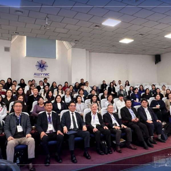 АШУҮИС-Д ЯПОН УЛСЫН ЭМЧ, МЭРГЭЖИЛТЭН КАЦҮМИ ИМАЙ ЗОЧИН ПРОФЕССОРООР АЖИЛЛАЖ БАЙНА
